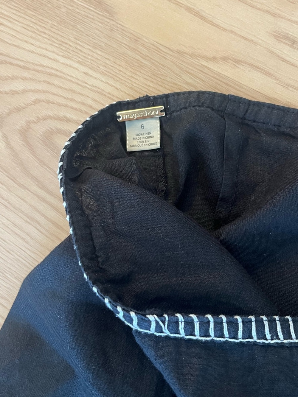 Magaschoni Black Skirt with Contrasting Trim in Size 6 - Picture 3 of 4